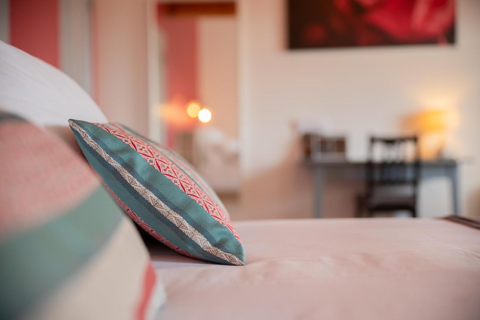 Bed and Breakfast Domaine Forvent Saint-Julien-de-Peyrolas Экстерьер фото