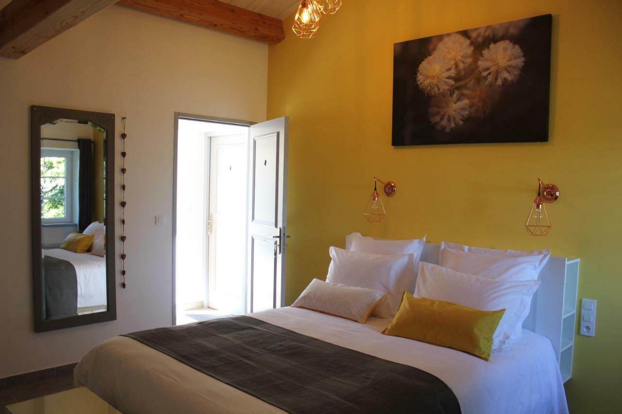 Bed and Breakfast Domaine Forvent Saint-Julien-de-Peyrolas Экстерьер фото
